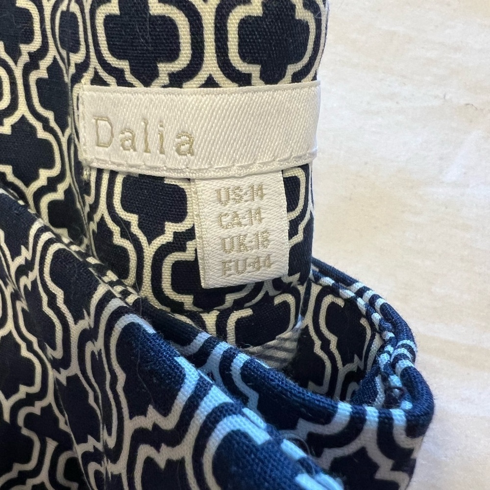 Dalia Size 14 Navy White quatrefoil capri cropped pants EUC - Picture 3 of 3